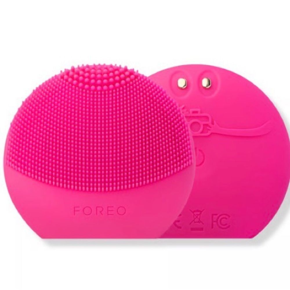 FOREO Luna 4 Play Smart in Cherry Up Facial Cleansing Device Skincare